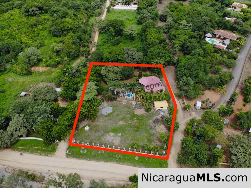 3 bedroom house with rental apartment within walking distance to the beach - Image 3