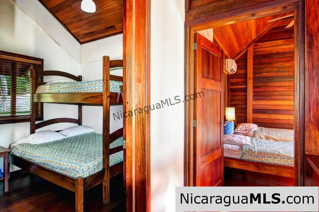Vista Bahia, four bedroom house in Redonda Bay - Image 9