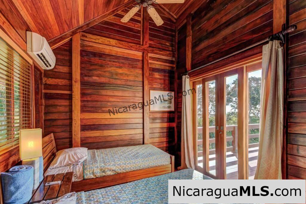 Vista Bahia, four bedroom house in Redonda Bay - Image 11