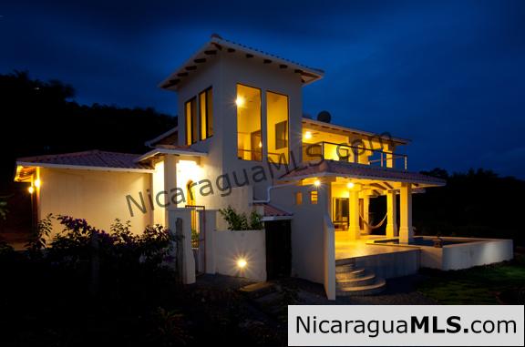 Casa Perry at Los Miradores