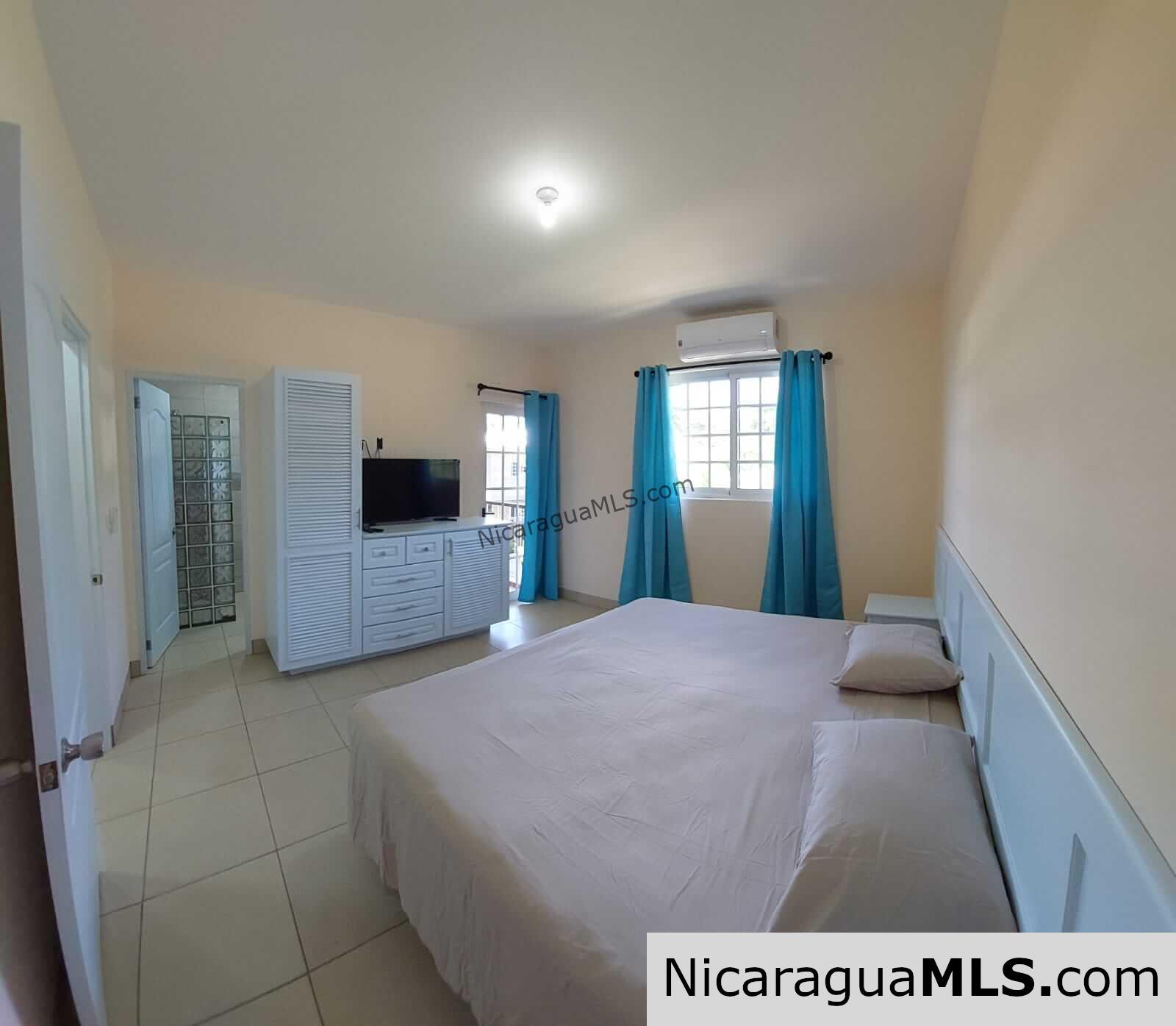 Las Escadas- One & two bdrm Condos - Image 11