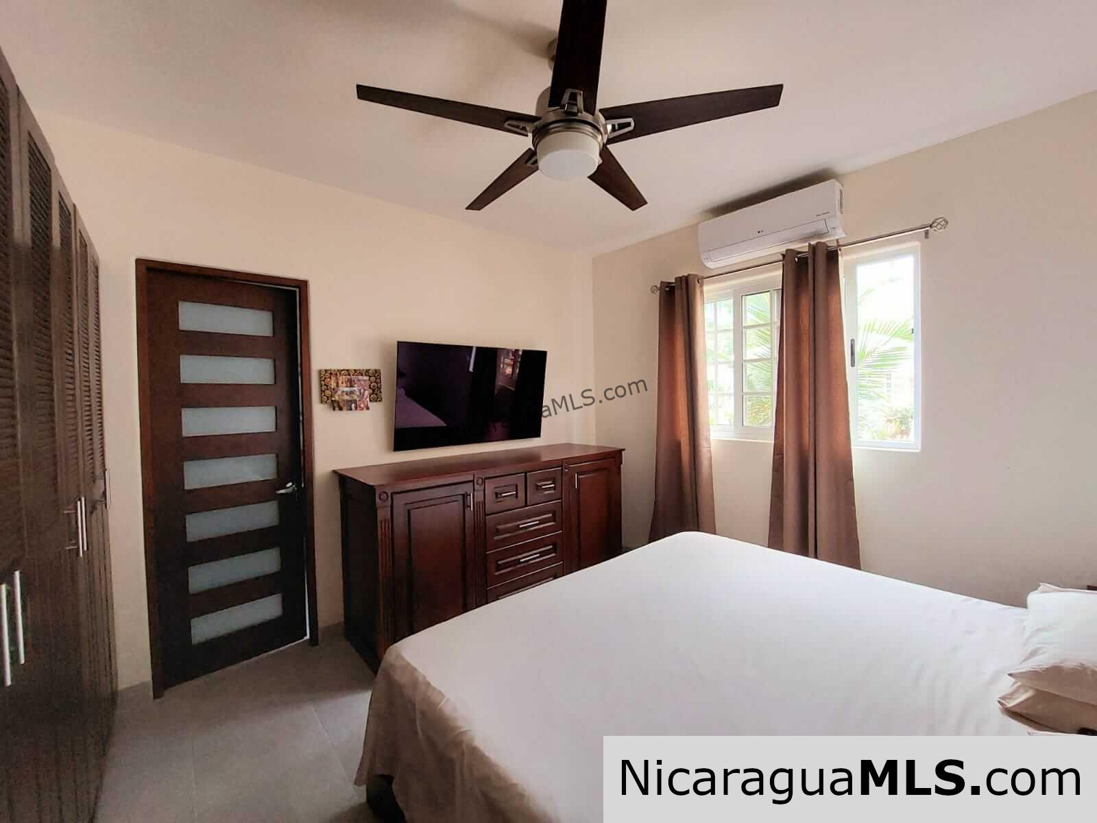 Las Escadas- One & two bdrm Condos - Image 13