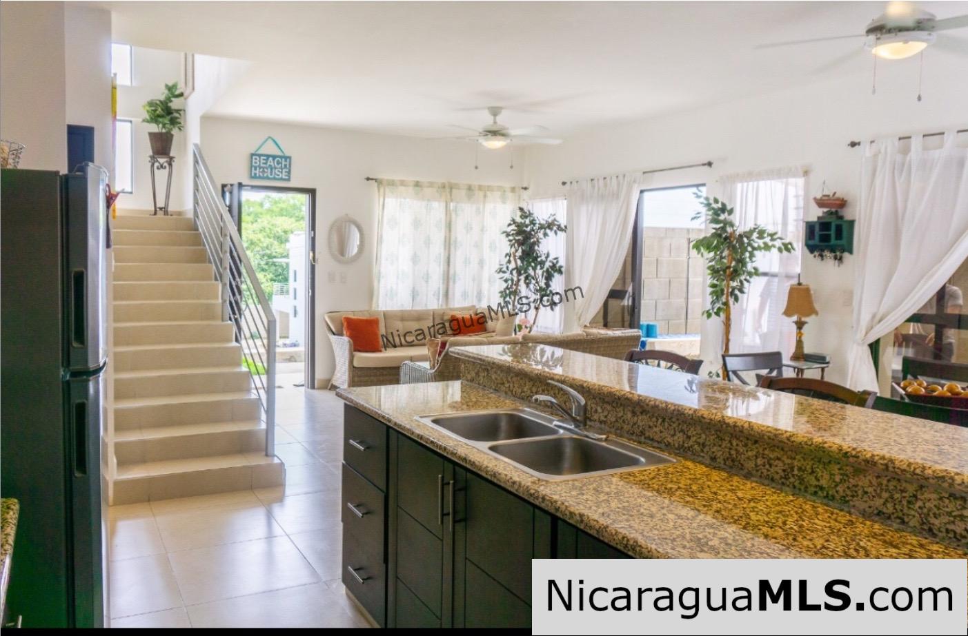 Townhouse at Colinas de Miramar Walking Distance to Beach and San Juan del Sur - Image 4