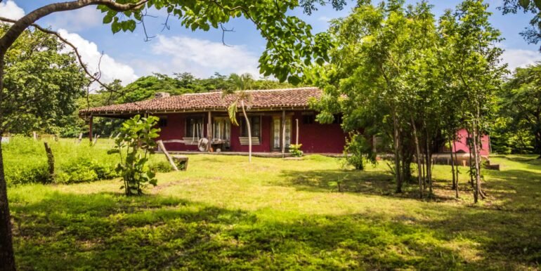 Traditional Spanish Hacienda set on 5 acres - Image 2