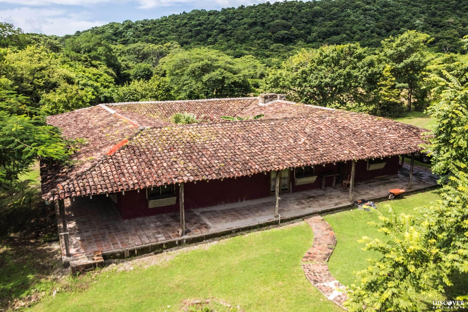 Traditional Spanish Hacienda set on 5 acres - Image 12