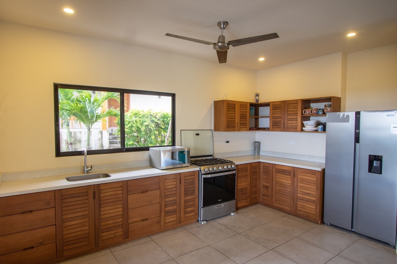 SOLD - Stylish Two-Bedroom Bungalow with Pacific Ocean Views - Image 11