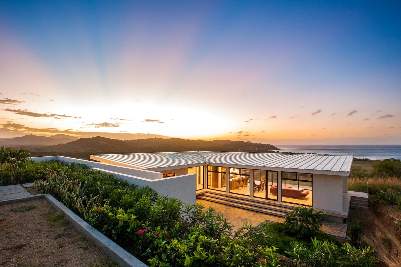 Casa Wahoo, Above the Surf