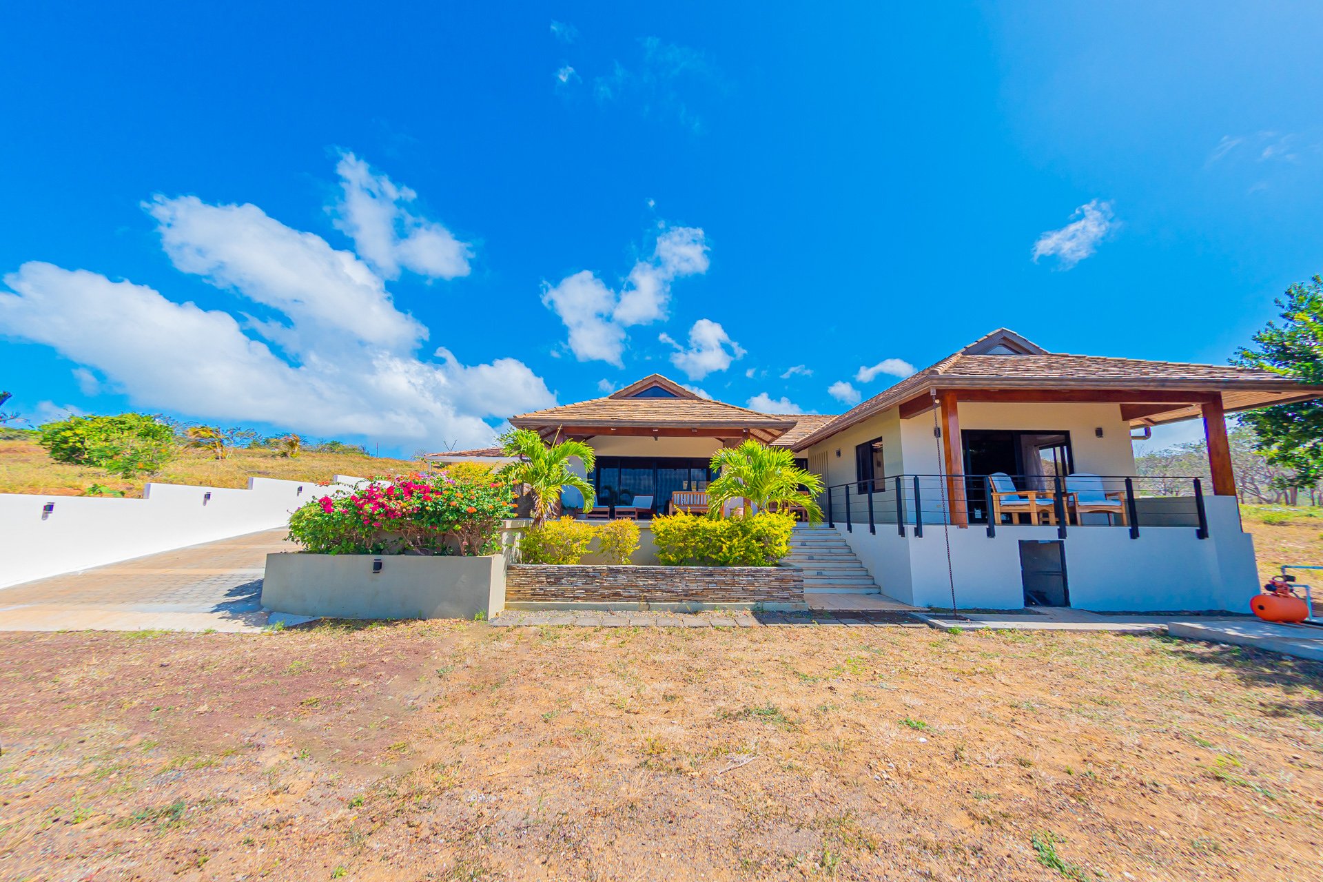 SOLD - Stylish Two-Bedroom Bungalow with Pacific Ocean Views - Image 27