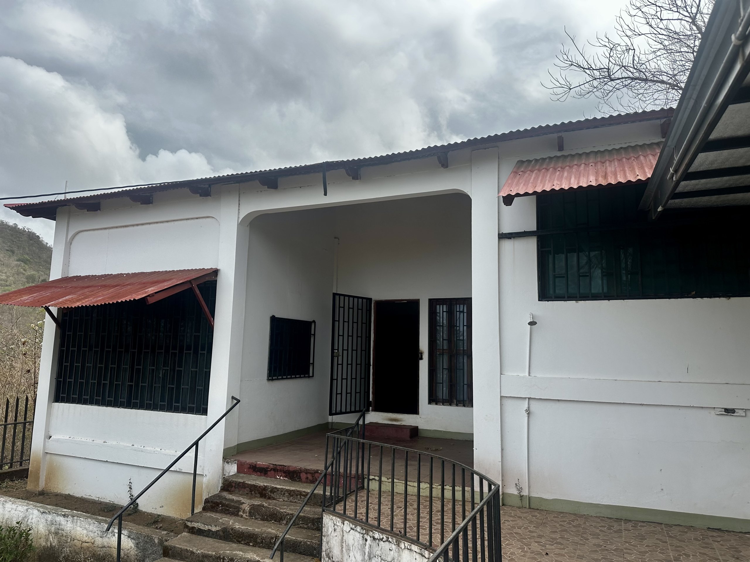 SOLD - Fixer Upper with View of Remanso Beach - Image 3