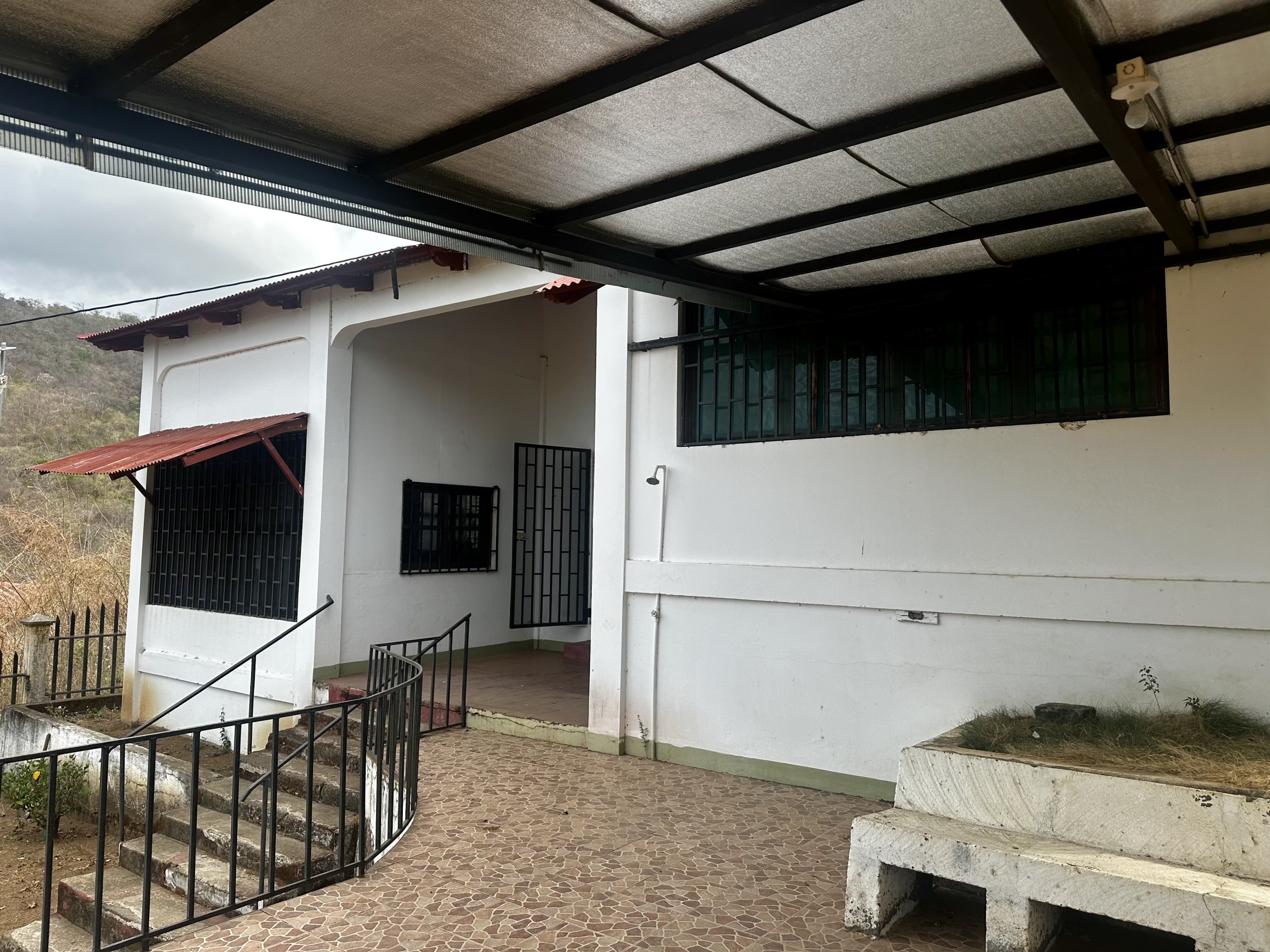 SOLD - Fixer Upper with View of Remanso Beach - Image 4