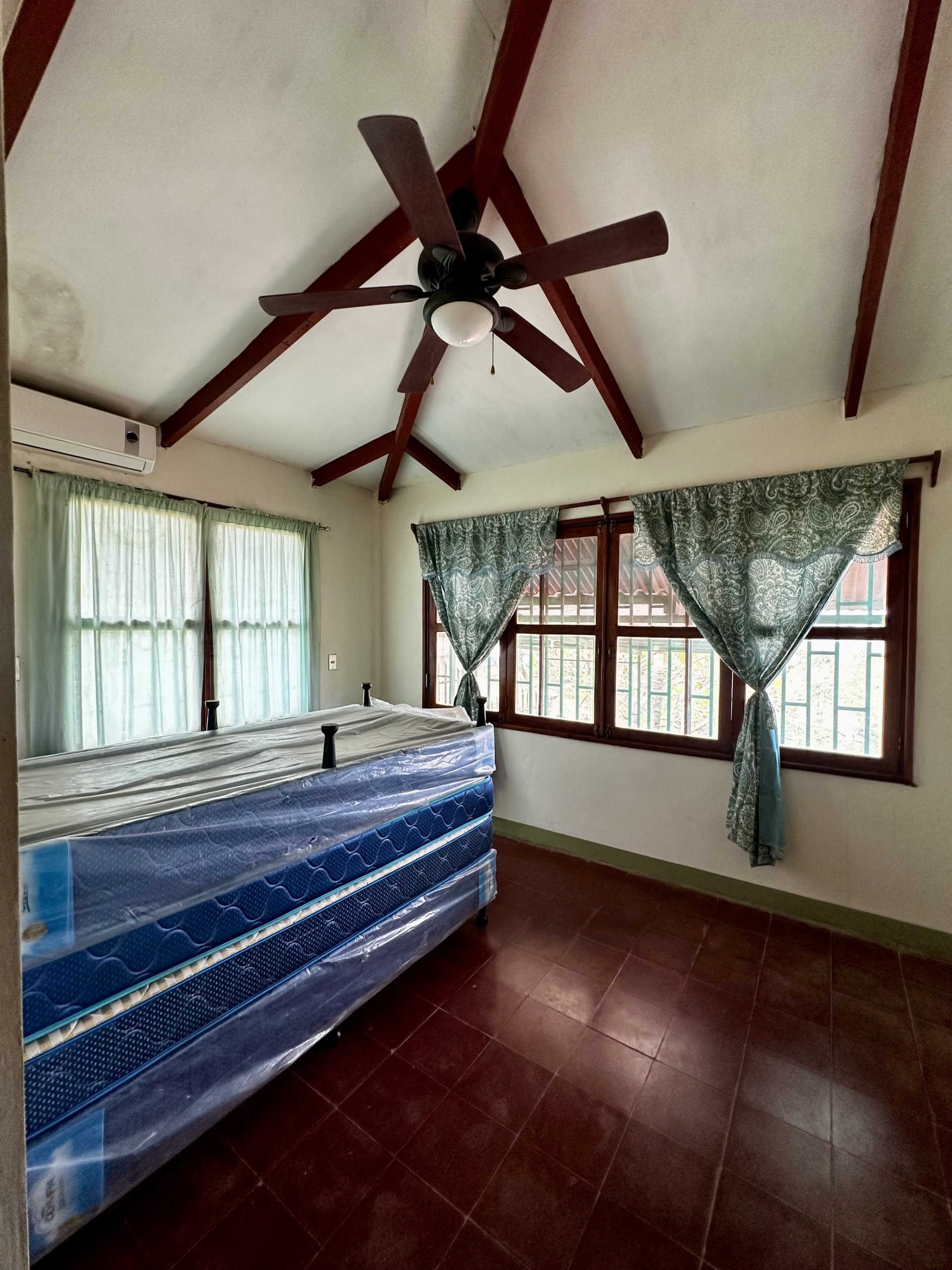 SOLD - Fixer Upper with View of Remanso Beach - Image 12