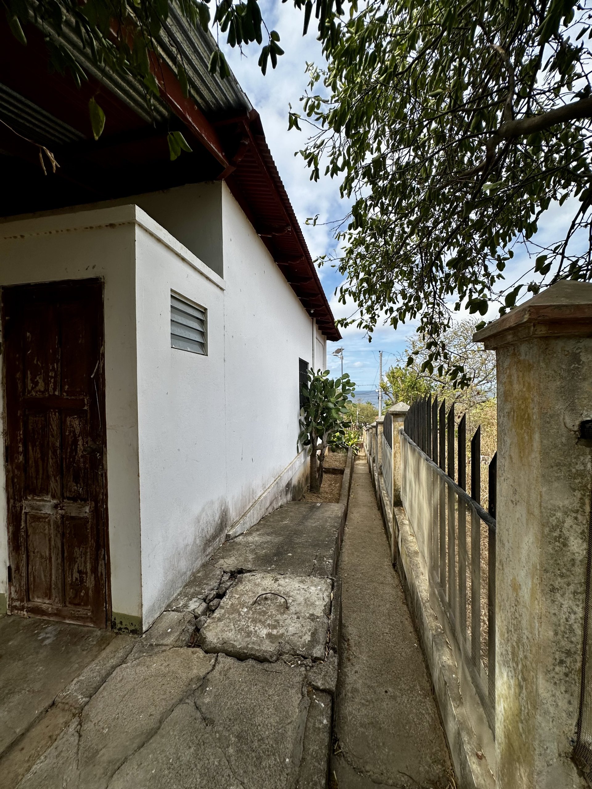 SOLD - Fixer Upper with View of Remanso Beach - Image 16