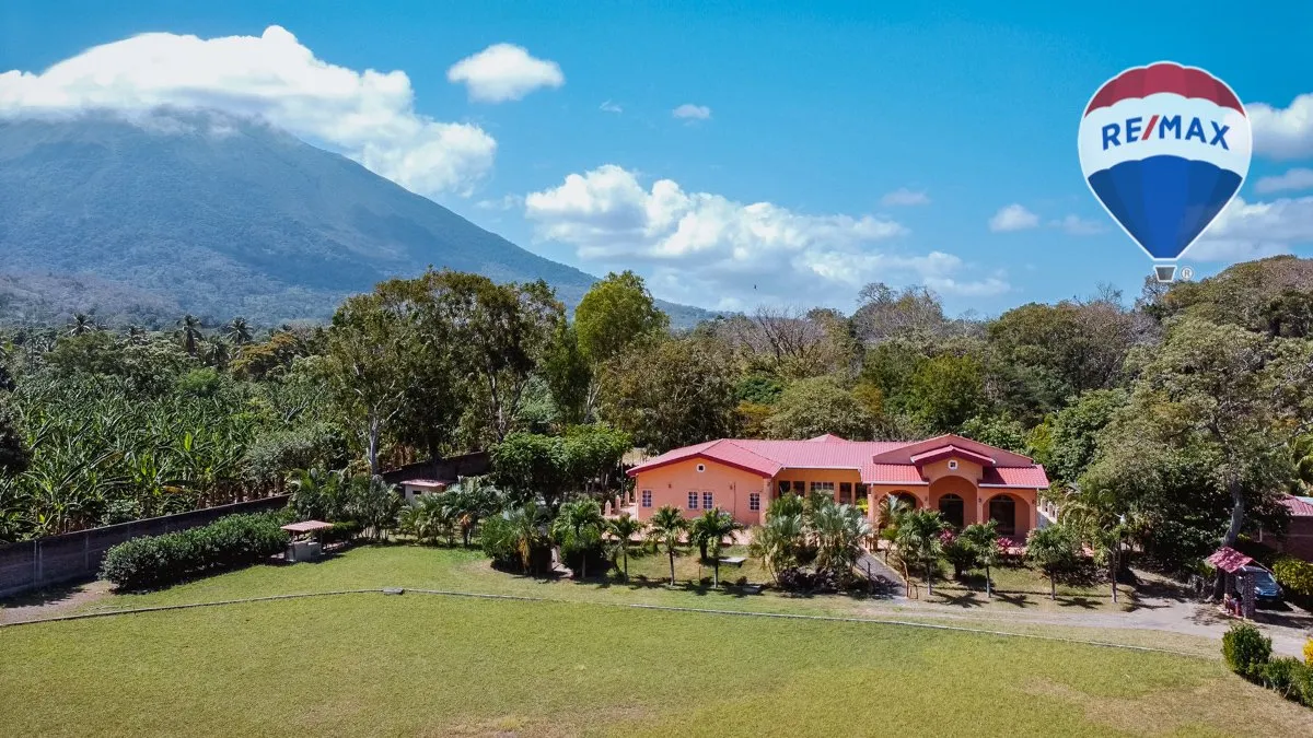 Expansive Compound on Ometepe Island - Image 2