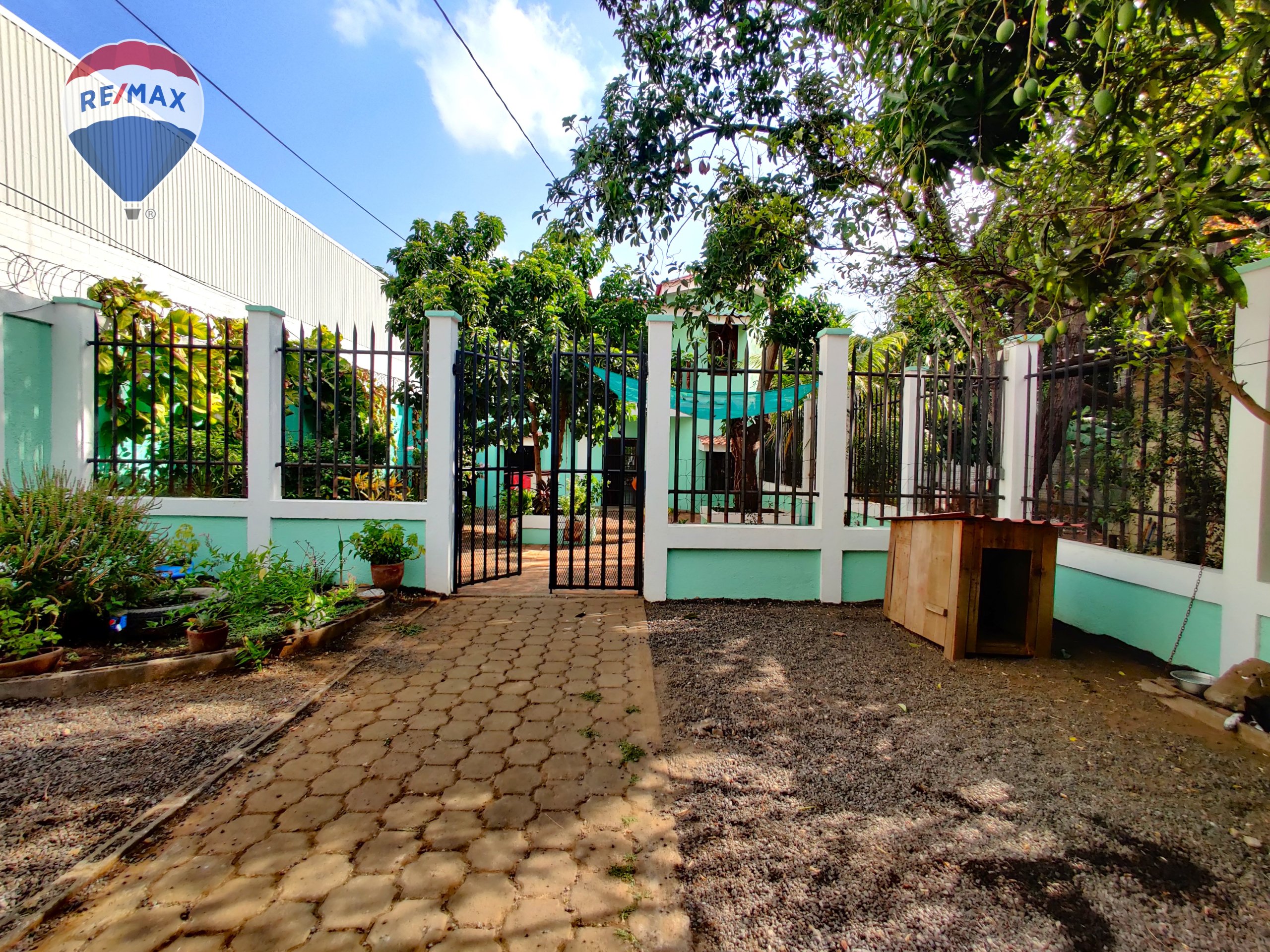 Two Story House With Commercial Property - Image 16