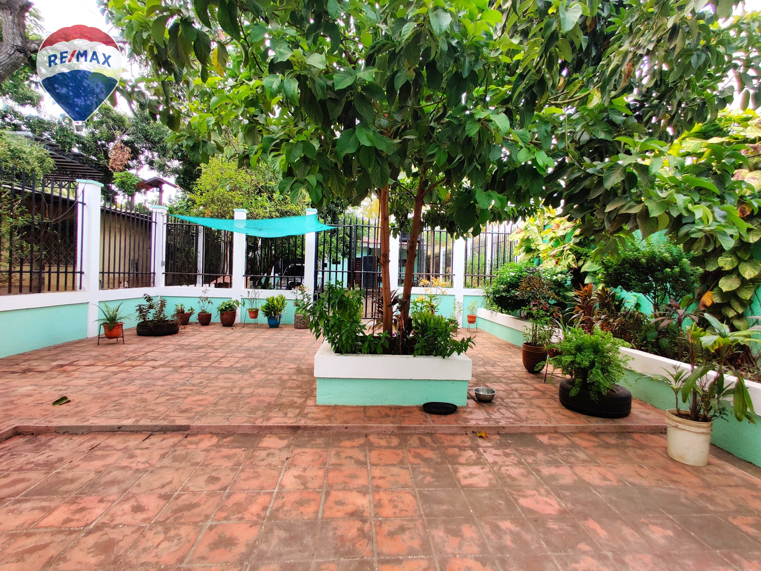 Two Story House With Commercial Property - Image 17