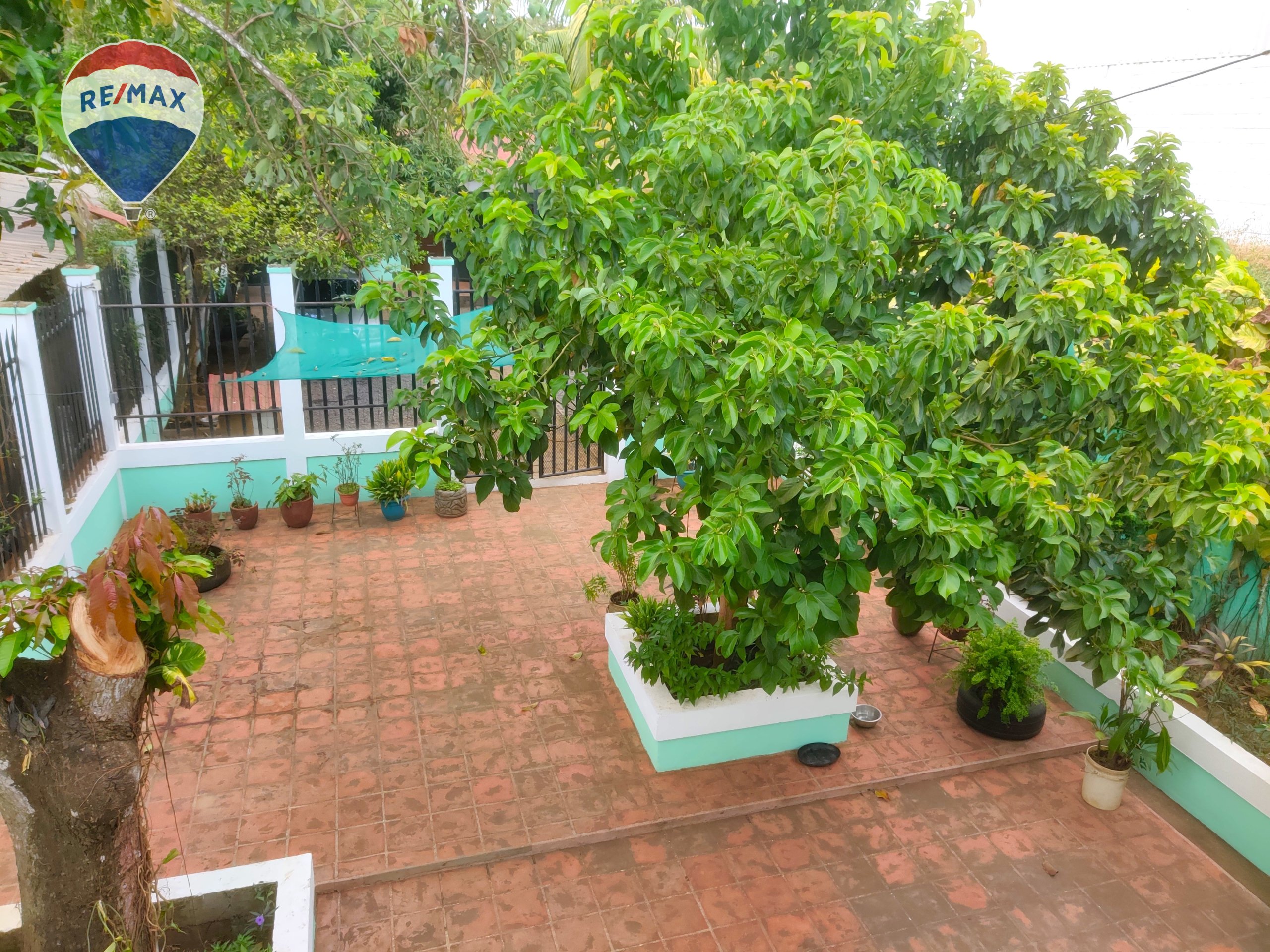 Two Story House With Commercial Property - Image 26