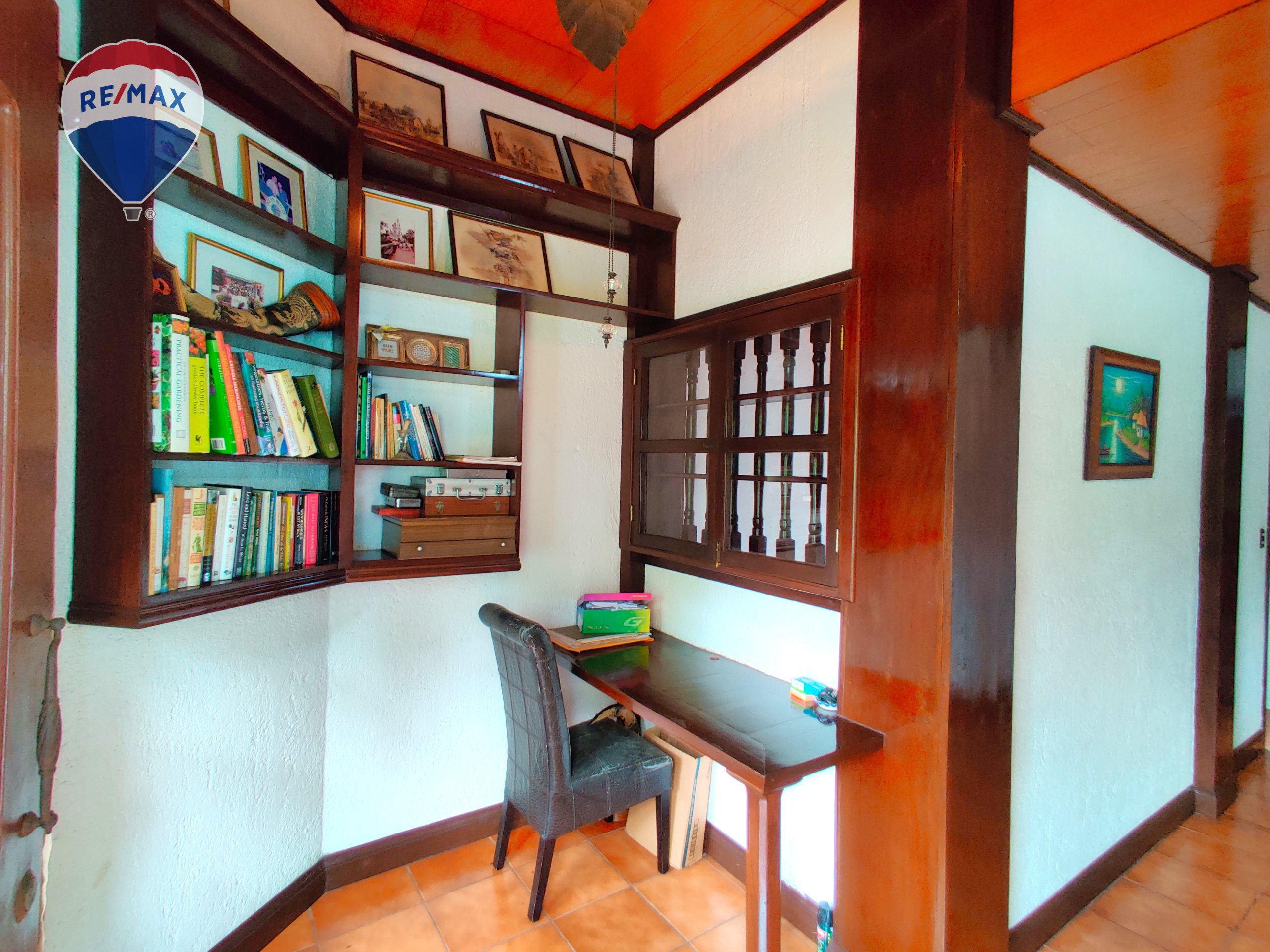 Two Story House With Commercial Property - Image 28