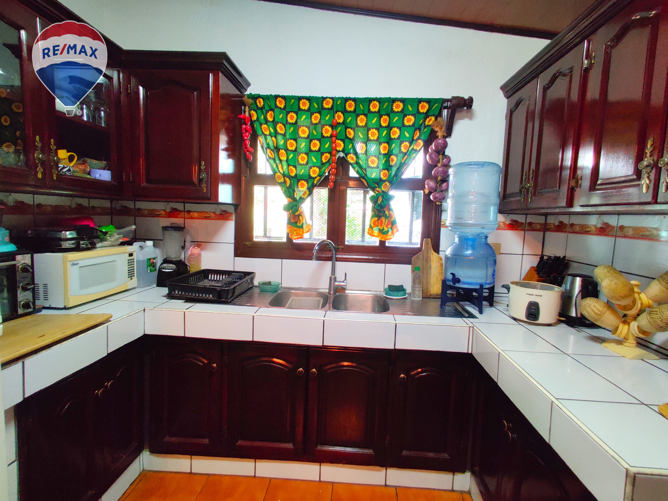 Two Story House With Commercial Property - Image 35