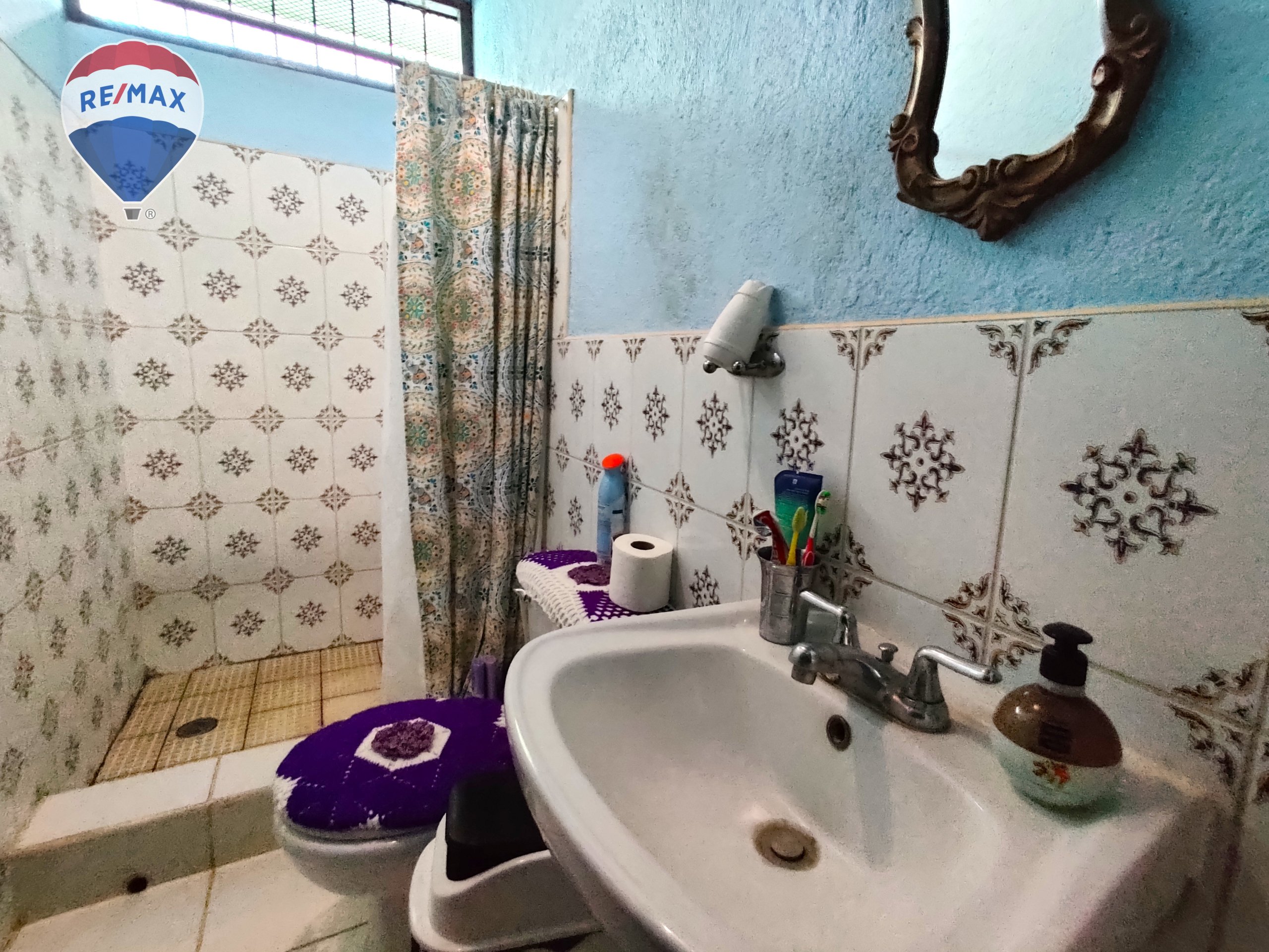 Two Story House With Commercial Property - Image 38