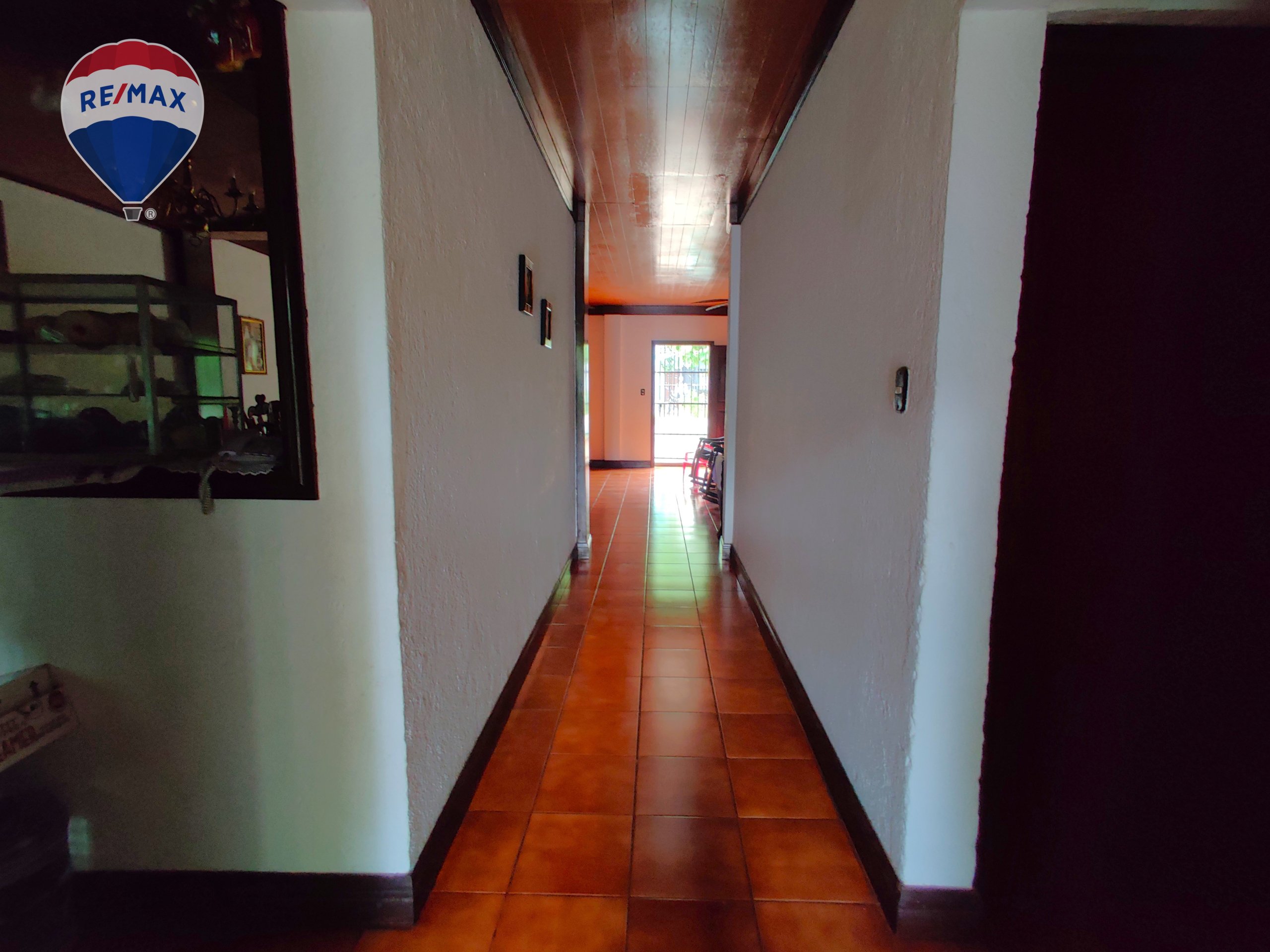 Two Story House With Commercial Property - Image 39