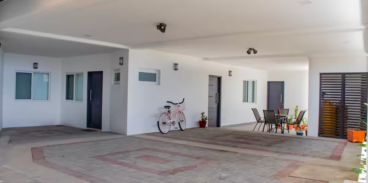 Center Bay 2BD upscale condo with 180 degree water views - Image 25